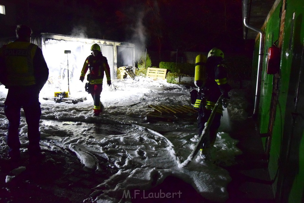 Feuer Hinterhof Garagen Koeln Hoehenberg Olpenerstr P064.JPG - Miklos Laubert